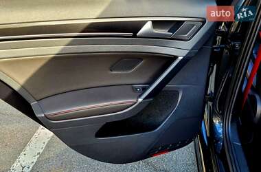Хетчбек Volkswagen Golf GTI 2015 в 