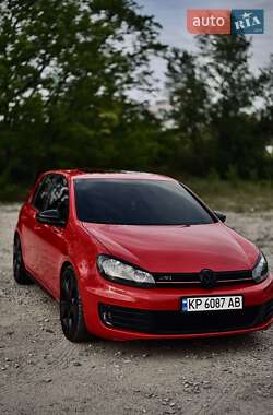 Хетчбек Volkswagen Golf GTI 2012 в 