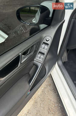 Хэтчбек Volkswagen Golf GTI 2011 в 
