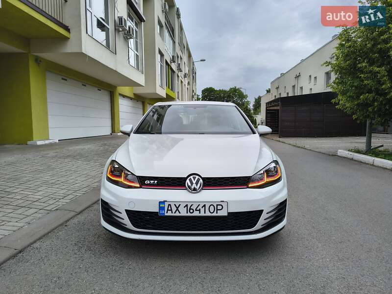 Хэтчбек Volkswagen Golf GTI 2016 в 