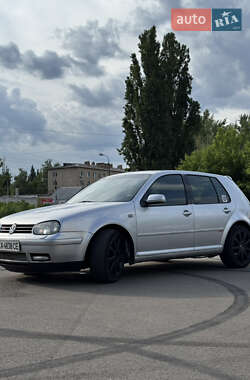 Хэтчбек Volkswagen Golf GTI 2001 в 
