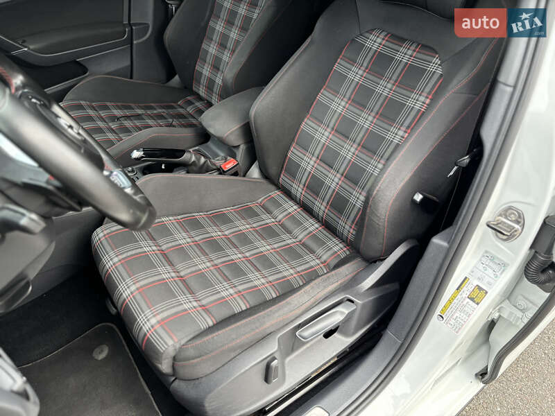 Хэтчбек Volkswagen Golf GTI 2016 в Киеве