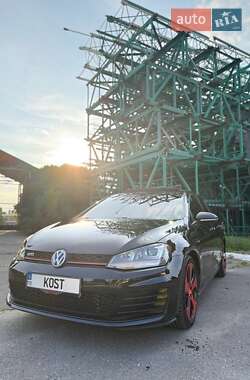 Хэтчбек Volkswagen Golf GTI 2016 в Киеве