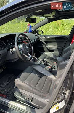 Хэтчбек Volkswagen Golf GTI 2016 в 