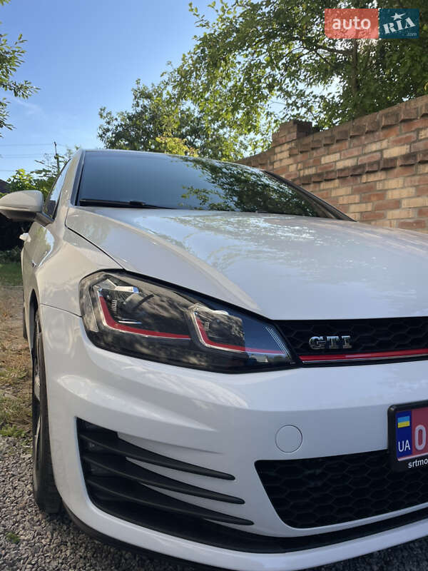 Хетчбек Volkswagen Golf GTI 2017 в Києві