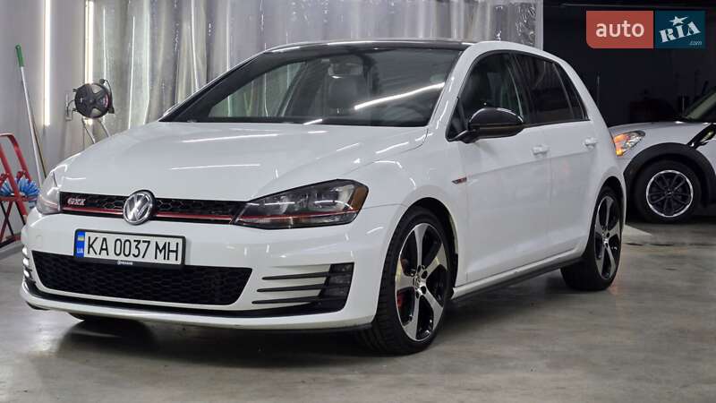 Хетчбек Volkswagen Golf GTI 2015 в 