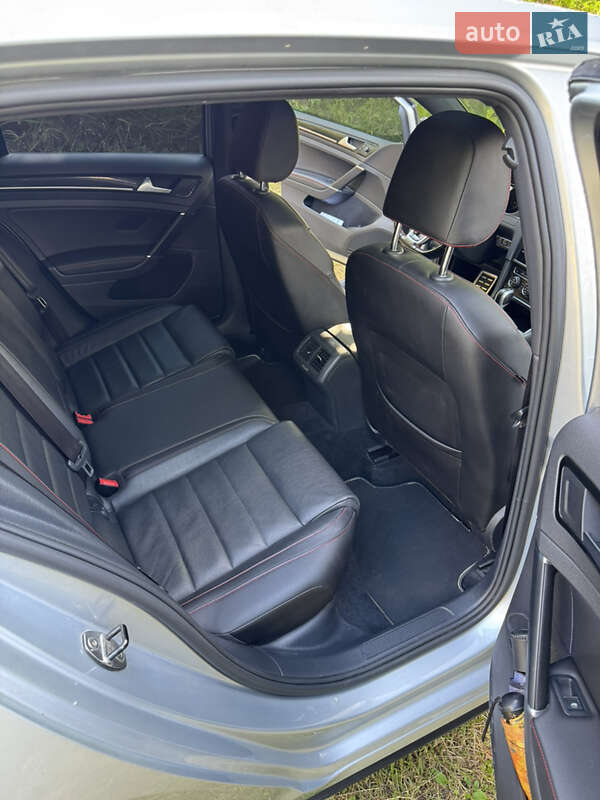 Хетчбек Volkswagen Golf GTI 2017 в Києві