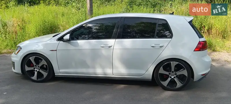 Volkswagen Golf GTI