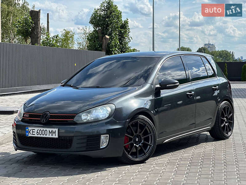 Хетчбек Volkswagen Golf GTI 2013 в 
