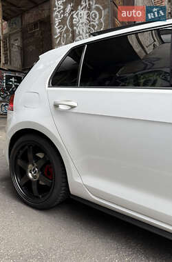 Хэтчбек Volkswagen Golf GTI 2014 в 