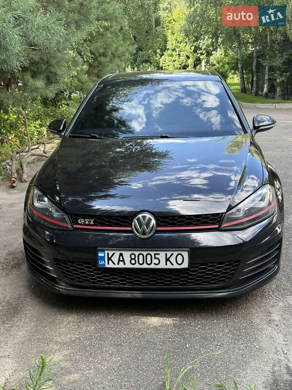 Хэтчбек Volkswagen Golf GTI 2015 в 