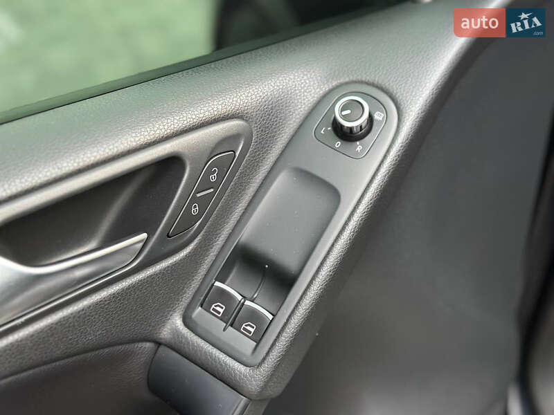 Хэтчбек Volkswagen Golf GTI 2011 в Днепре
