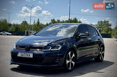 Хэтчбек Volkswagen Golf GTI 2016 в Киеве