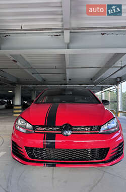 Хэтчбек Volkswagen Golf GTI 2016 в Киеве