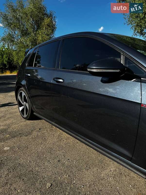 Хэтчбек Volkswagen Golf GTI 2017 в Богуславе