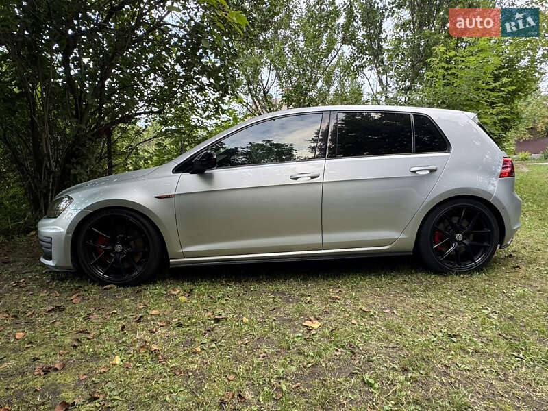Хетчбек Volkswagen Golf GTI 2017 в Києві