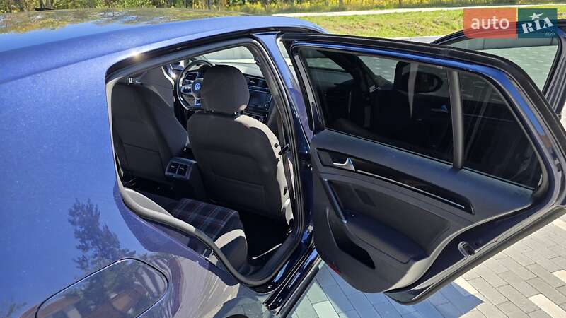 Хэтчбек Volkswagen Golf GTI 2017 в Киеве фото 21 Хэтчбек Volkswagen Golf GTI 2017 в Киеве