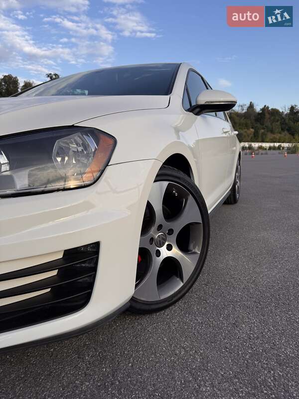 Хетчбек Volkswagen Golf GTI 2015 в Києві
