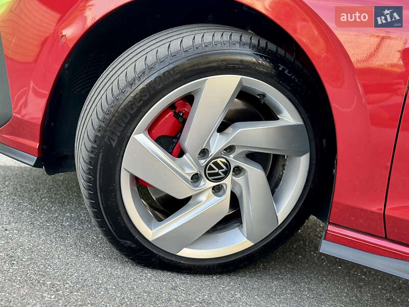 Хэтчбек Volkswagen Golf GTI 2021 в Киеве