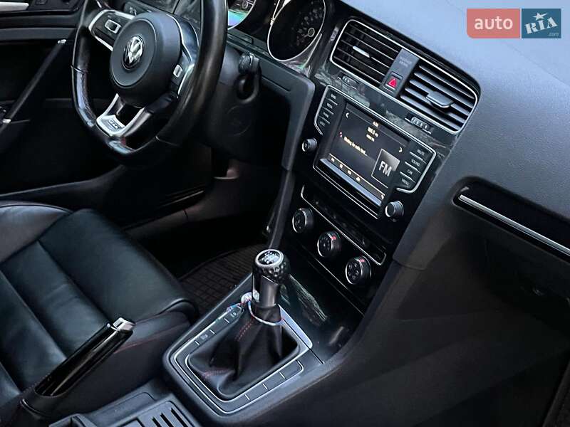 Хэтчбек Volkswagen Golf GTI 2016 в Киеве фото 32 Хэтчбек Volkswagen Golf GTI 2016 в Киеве