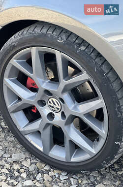 Хэтчбек Volkswagen Golf GTI 2012 в 