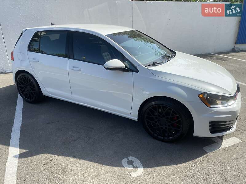 Хэтчбек Volkswagen Golf GTI 2016 в Киеве фото 4 Хэтчбек Volkswagen Golf GTI 2016 в Киеве