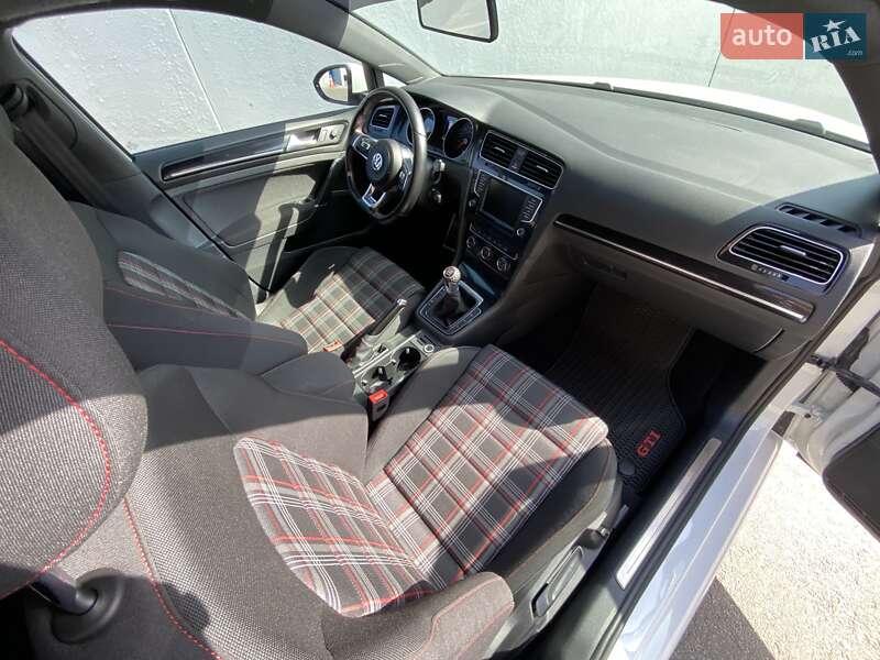 Хэтчбек Volkswagen Golf GTI 2016 в Киеве фото 13 Хэтчбек Volkswagen Golf GTI 2016 в Киеве