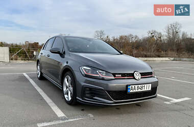 Хэтчбек Volkswagen Golf GTI 2019 в Киеве