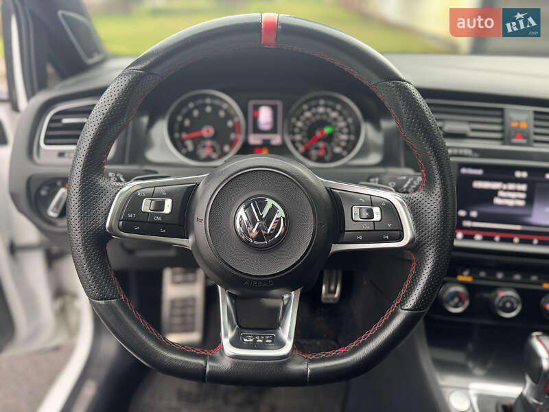 Хетчбек Volkswagen Golf GTI 2014 в Києві