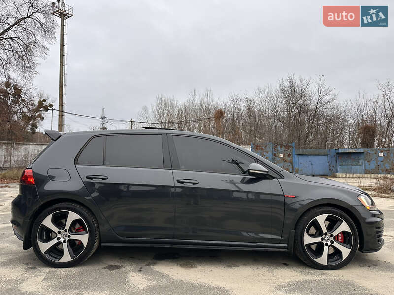 Хэтчбек Volkswagen Golf GTI 2017 в Киеве