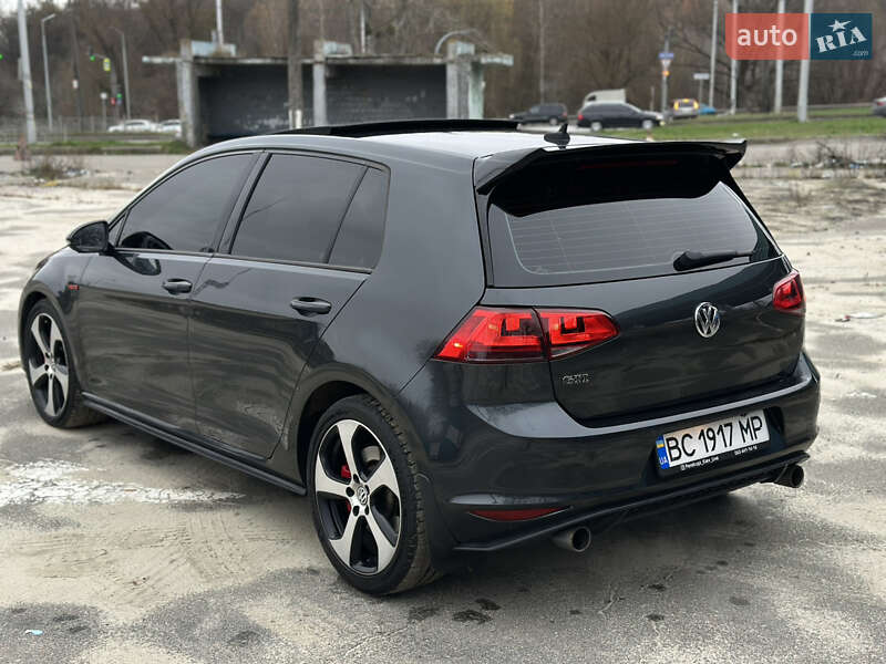 Хэтчбек Volkswagen Golf GTI 2017 в Киеве