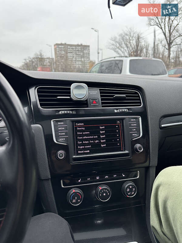 Хэтчбек Volkswagen Golf GTI 2017 в Киеве