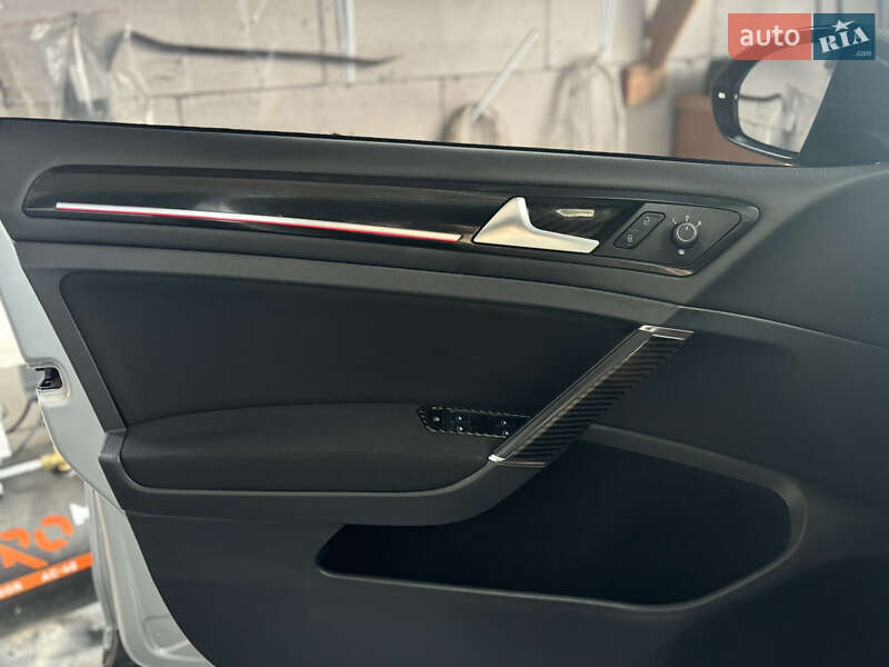 Хетчбек Volkswagen Golf GTI 2014 в Києві