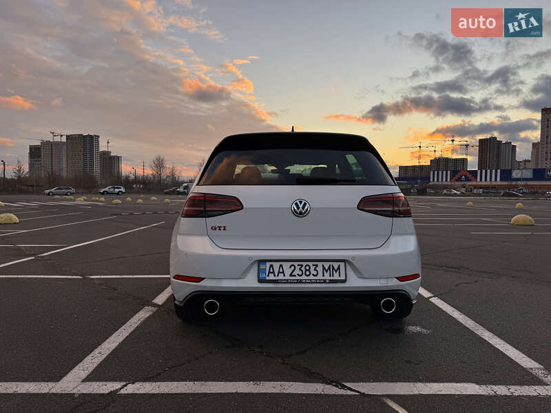 Хэтчбек Volkswagen Golf GTI 2019 в Киеве
