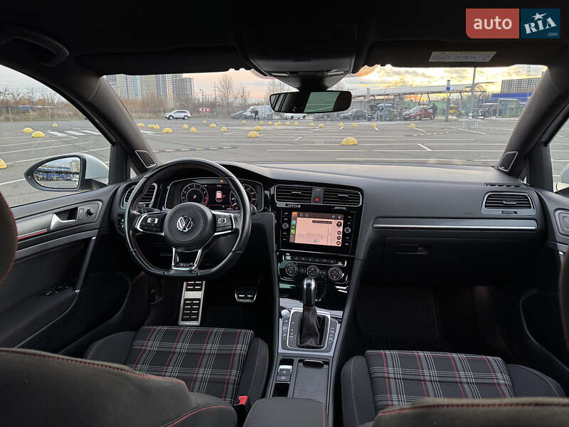 Хэтчбек Volkswagen Golf GTI 2019 в Киеве