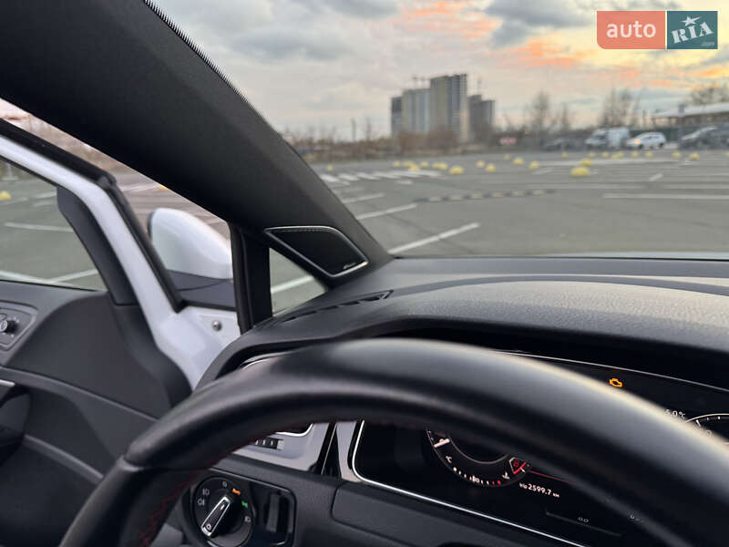 Хэтчбек Volkswagen Golf GTI 2019 в Киеве