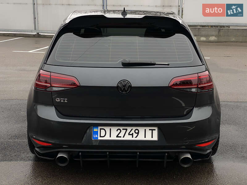 Хэтчбек Volkswagen Golf GTI 2015 в Киеве