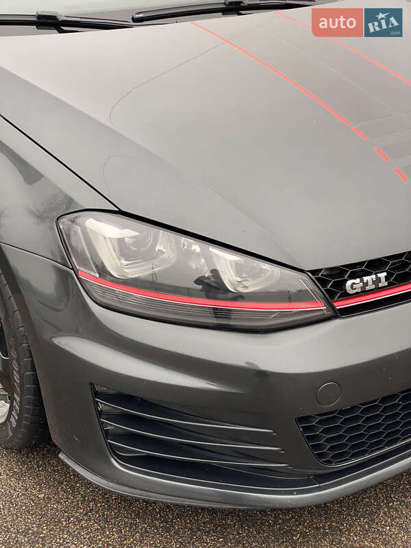 Хэтчбек Volkswagen Golf GTI 2015 в Киеве