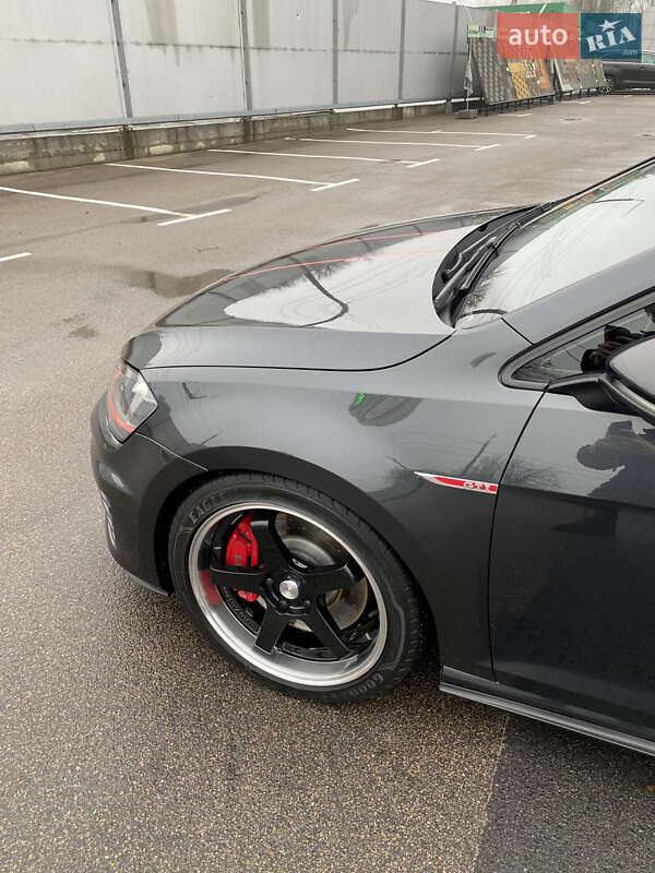 Хэтчбек Volkswagen Golf GTI 2015 в Киеве