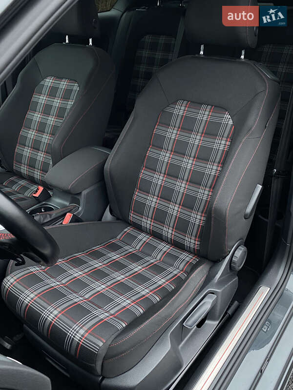 Хэтчбек Volkswagen Golf GTI 2015 в Киеве