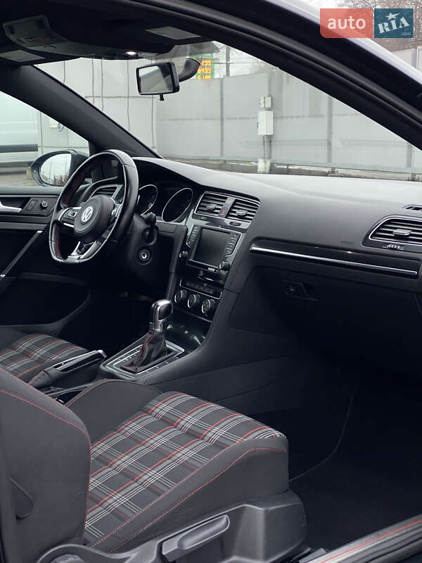 Хэтчбек Volkswagen Golf GTI 2015 в Киеве