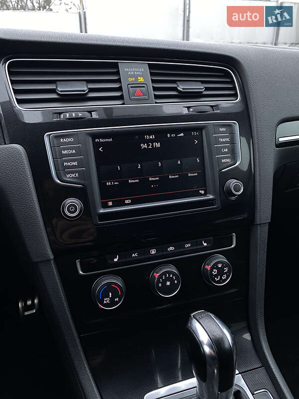 Хэтчбек Volkswagen Golf GTI 2015 в Киеве