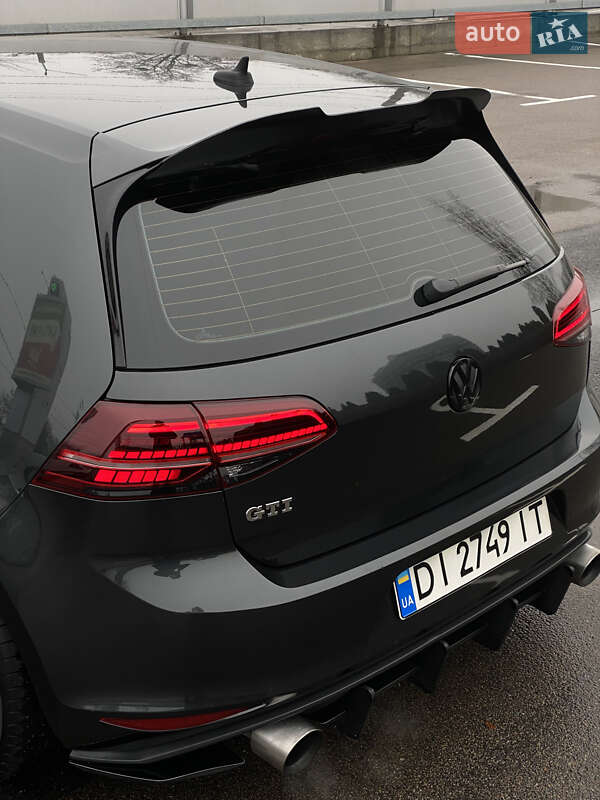 Хэтчбек Volkswagen Golf GTI 2015 в Киеве