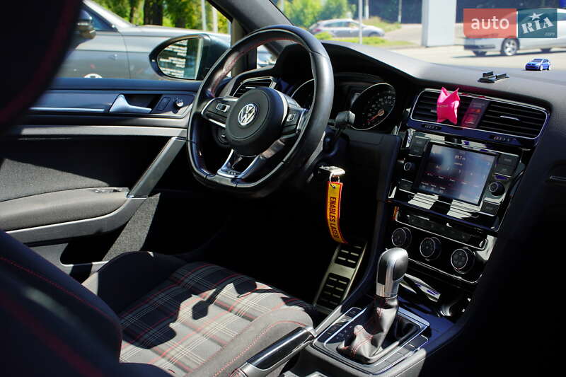 Хэтчбек Volkswagen Golf GTI 2018 в Житомире