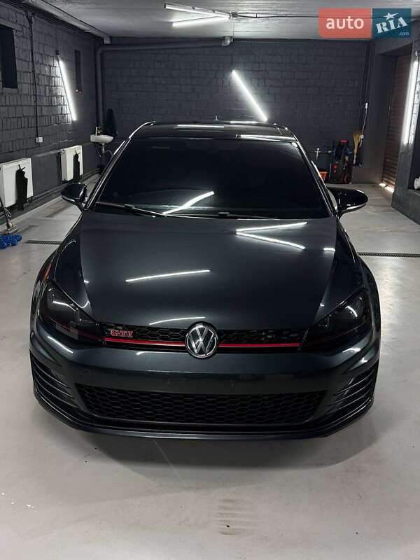 Хэтчбек Volkswagen Golf GTI 2016 в Киеве