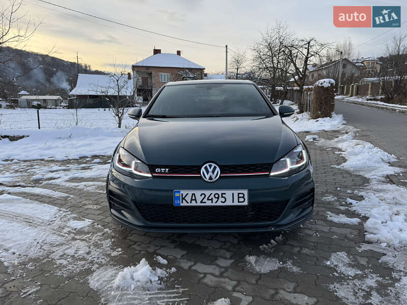 Хэтчбек Volkswagen Golf GTI 2018 в Львове