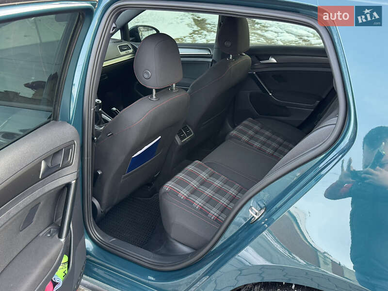 Хэтчбек Volkswagen Golf GTI 2018 в Львове