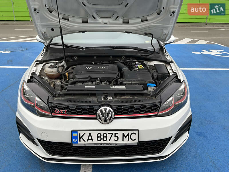 Хэтчбек Volkswagen Golf GTI 2020 в Киеве