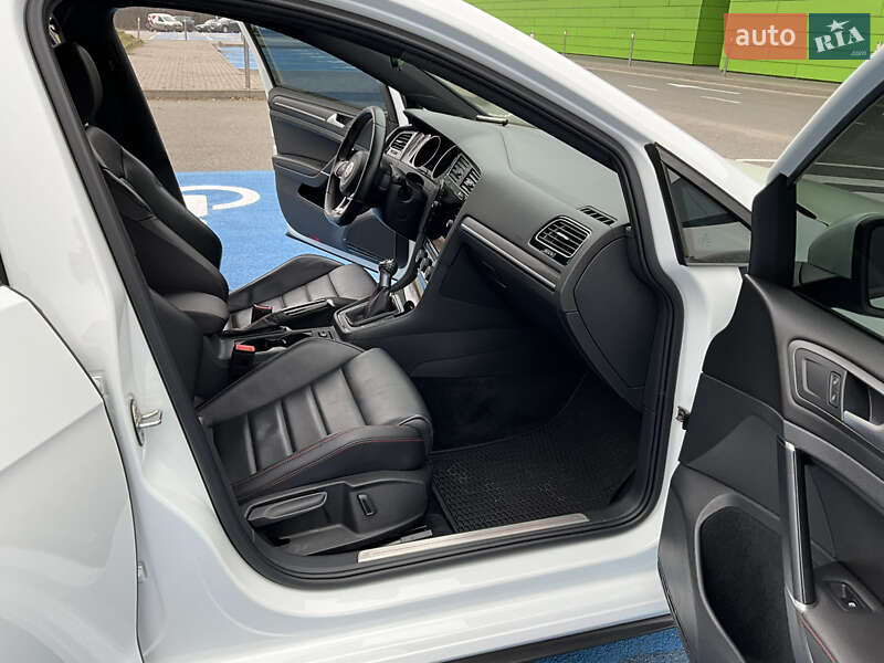 Хэтчбек Volkswagen Golf GTI 2020 в Киеве