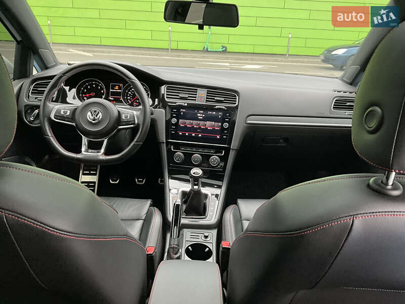 Хэтчбек Volkswagen Golf GTI 2020 в Киеве